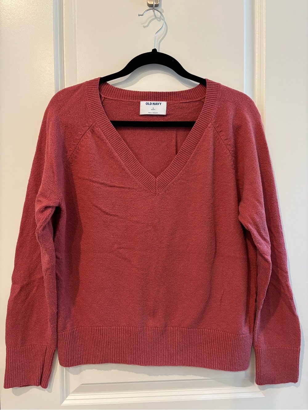 Old Navy SoSoft Loose V-Neck Sweater in Mauverose